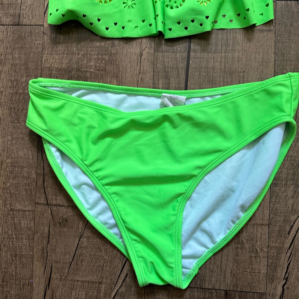 Freestyle Girls Flounce Laser Cut Madallion Bikini Swimsuit Green - Picture 3 of 4